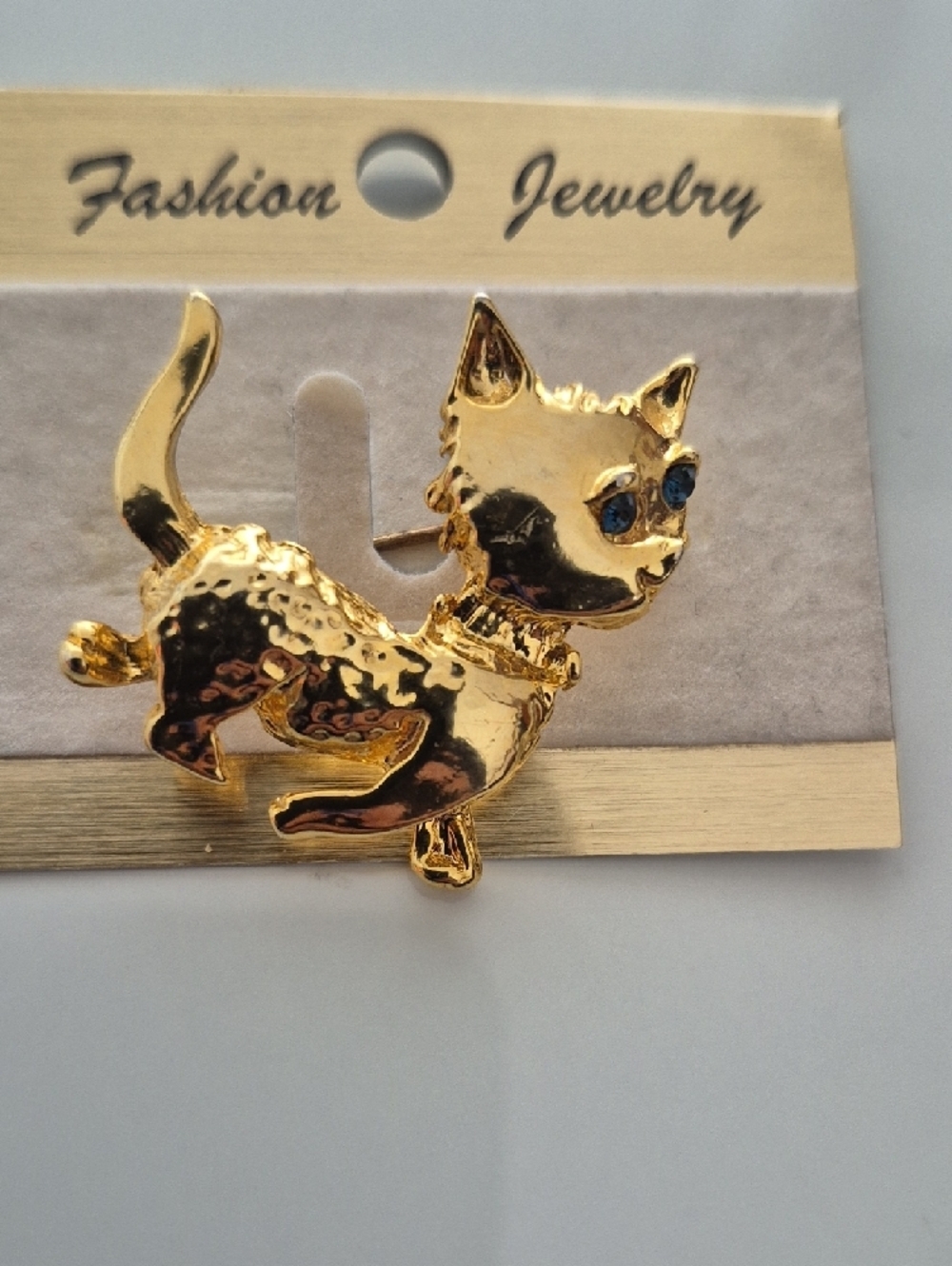Fashion Jewelry Vintage Gold Cat Brooch with Blue Eyes - Picture 11 of 16